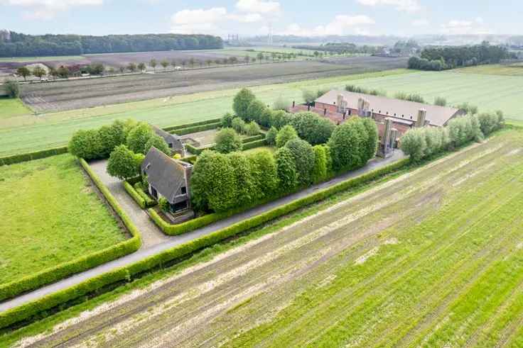 Huis Te Koop Landbouwbedrijf met Paardenstalling en 3 Stallen