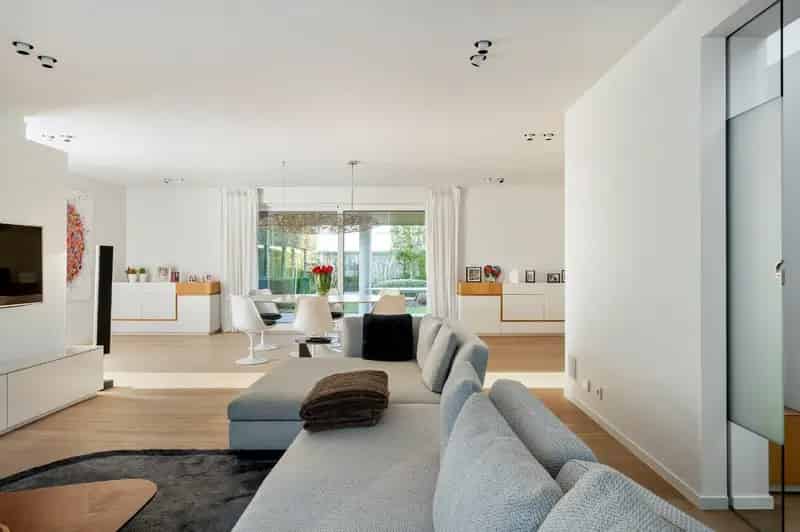 Hoogwaardige Villa met Bedrijfsgebouw 3704m²