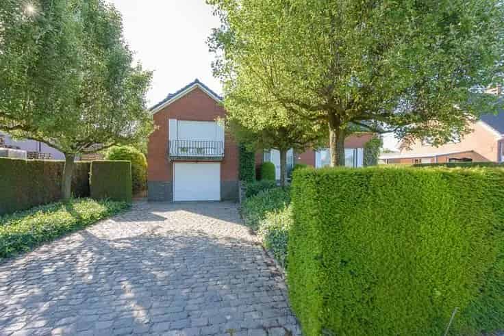 Huis Te Koop Otegem: Ruime woning met renovatiemogelijkheden
