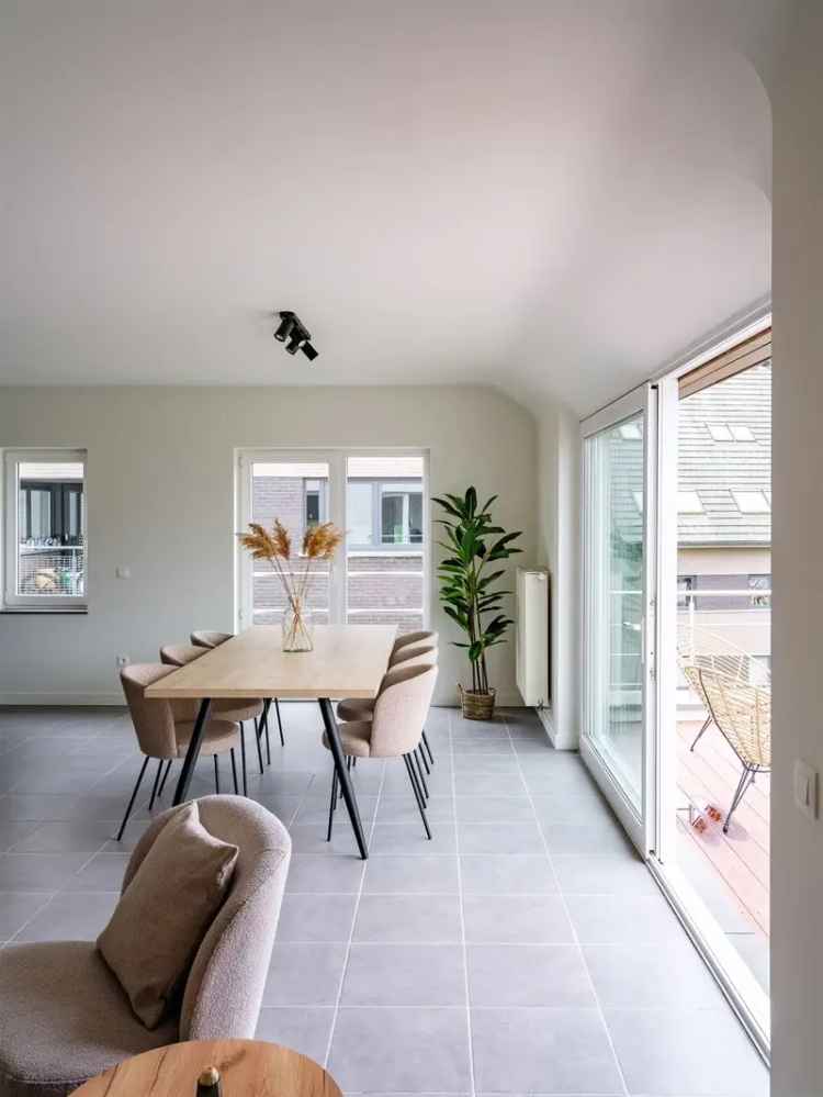 Te koop modern appartement met garage in Kalken