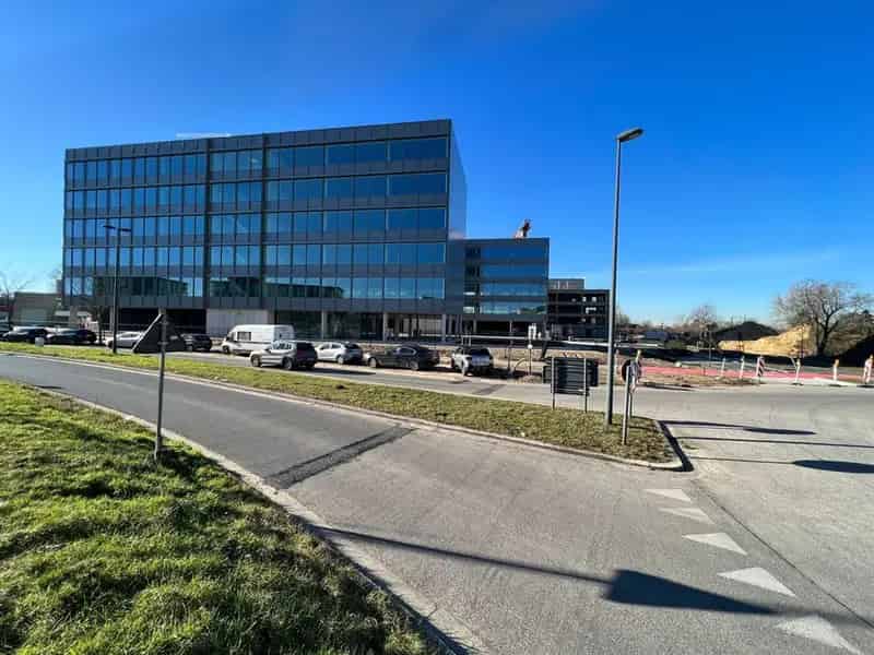 Nieuwbouw Kantoorruimte te Huur Zwijnaarde 2000m²
