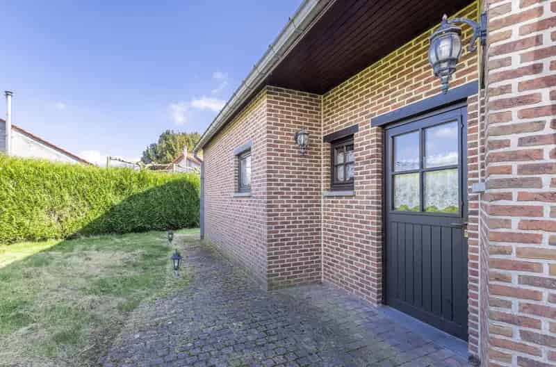 Te renoveren villa met 4 slaapkamers te Sint-Pieters-Leeuw