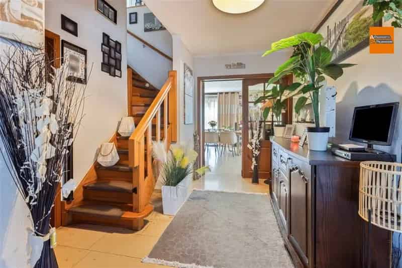 Ruime villa  met 5 slpk, garage en grote tuin