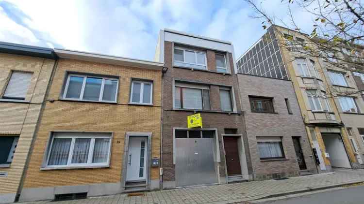 Huur huis bel-étage in Merksem met stadstuin en garage