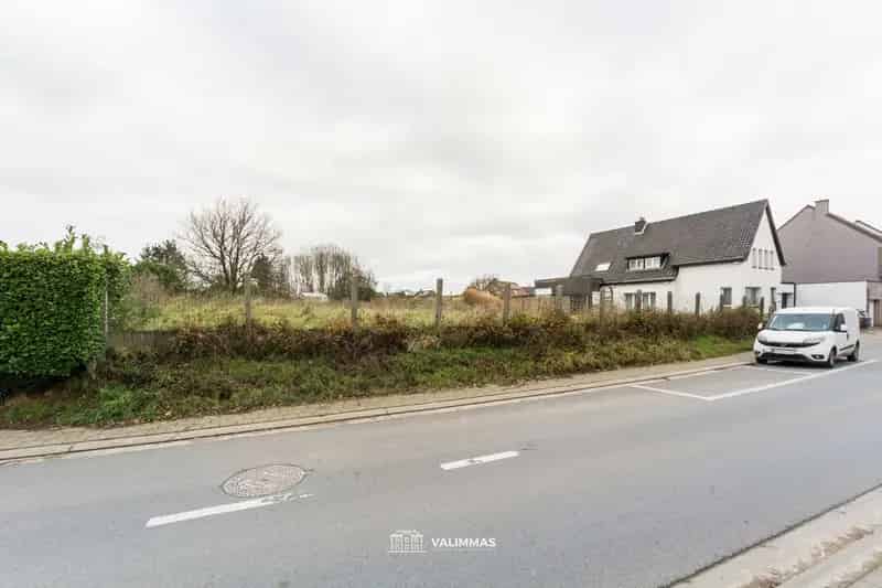 Landelijke Bouwgrond voor Ruime Driegevelwoning