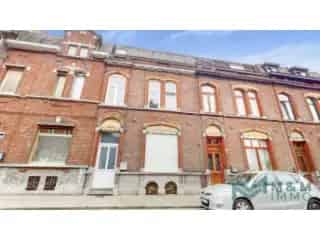 Herenhuis te renoveren Marchienne-au-Pont 6 slaapkamers