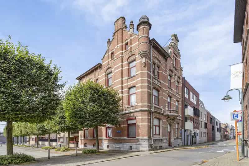 Gelijkvloers Appartement 135m² 2 slaapkamers Ruime kelder