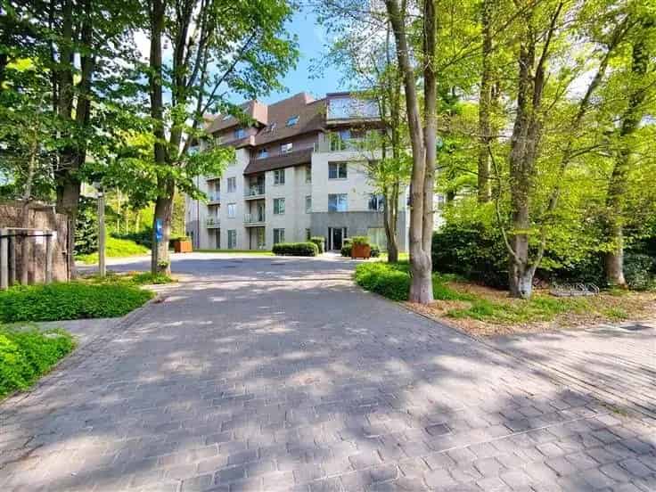Appartement Te Koop: Luxe 2-Slaapkamers, Vijverzicht, Ruim Terras