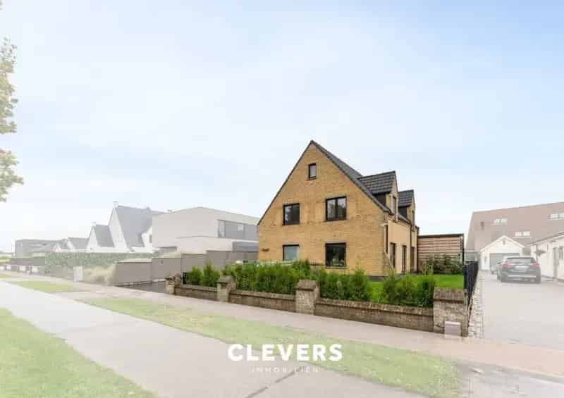 Huis te koop Blankenberge: Gerenoveerde villa met 3 slaapkamers en tuin