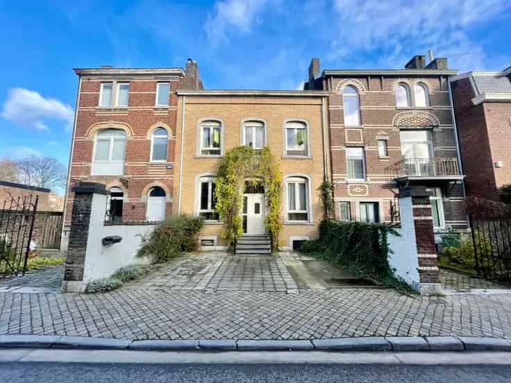 Herenhuis 5 slaapkamers Vennes Tuin Parking