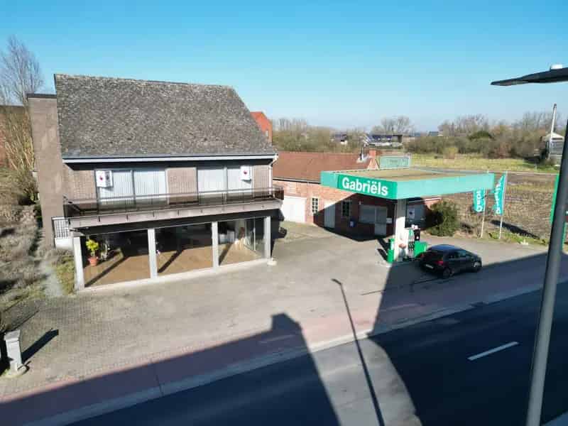 Ruime Woning 3 Slaapkamers Tuin Opslag Magazijn