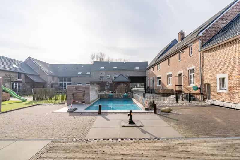 Gerestaureerde Vierkantshoeve met Wellness en B&B te Heers