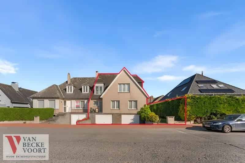 Halfopen Woning te Stene - 2 Units - Te Renoveren