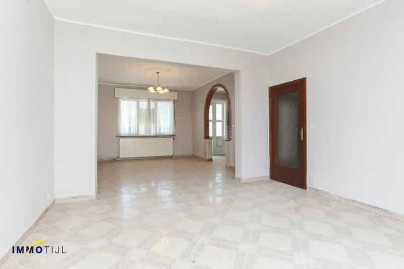 Ruime Te Renoveren Woning Met Garage 5 Kamers Dendermonde