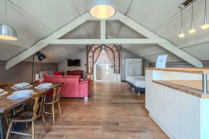 Instapklare woning met loods en vakantieappartement