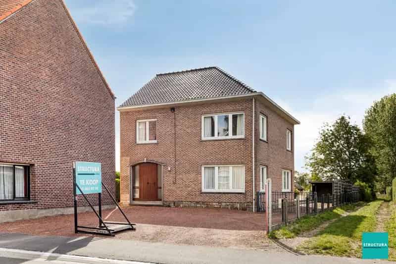 Woning met 4 kamers op terrein van 14a58ca
