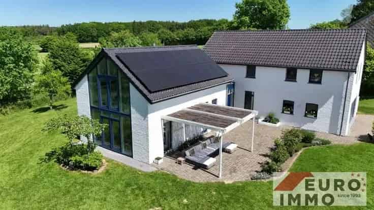 Villa Te Koop Lontzen: Ruime woning nabij B-D grens