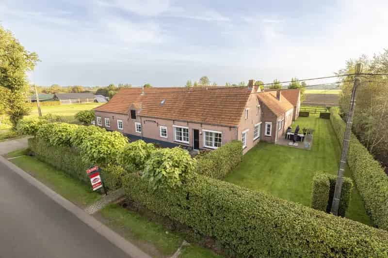 Huis te koop Aarledijk 60: Stijlvolle hoeve met bijgebouw en paardenstallen