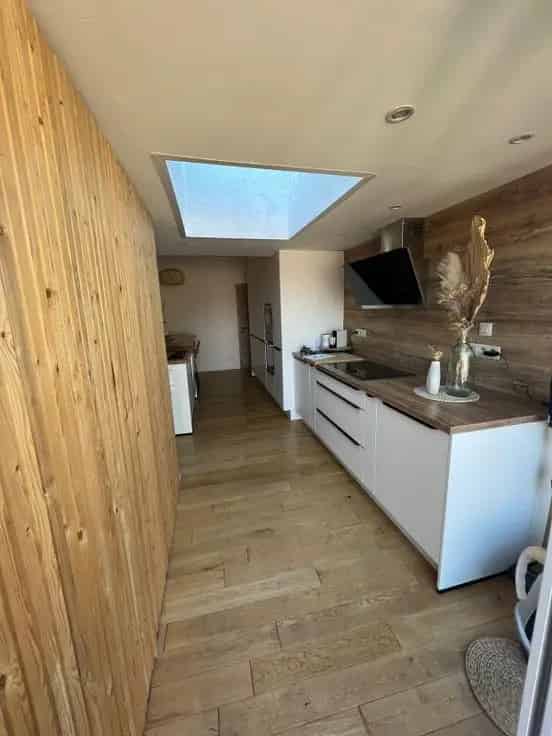 Huis Te Koop: Geheel Gerenoveerde Woning met 3 Slaapkamers