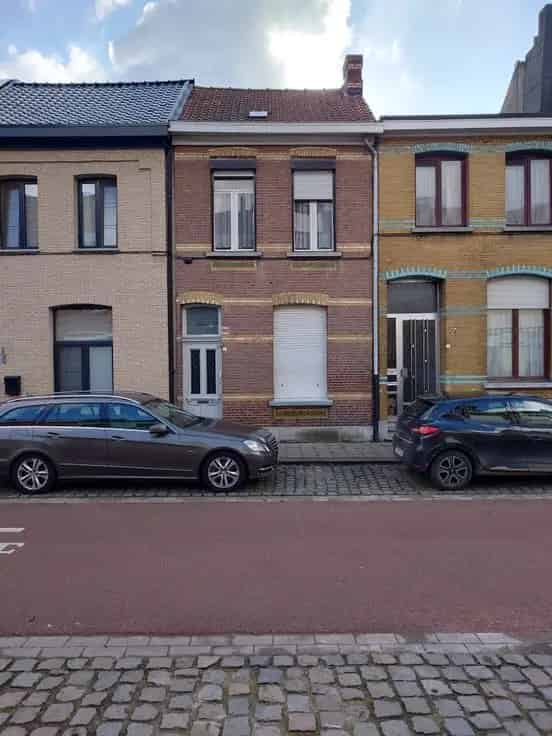 Te renoveren Rijwoning Hoboken Zuidgerichte Tuin