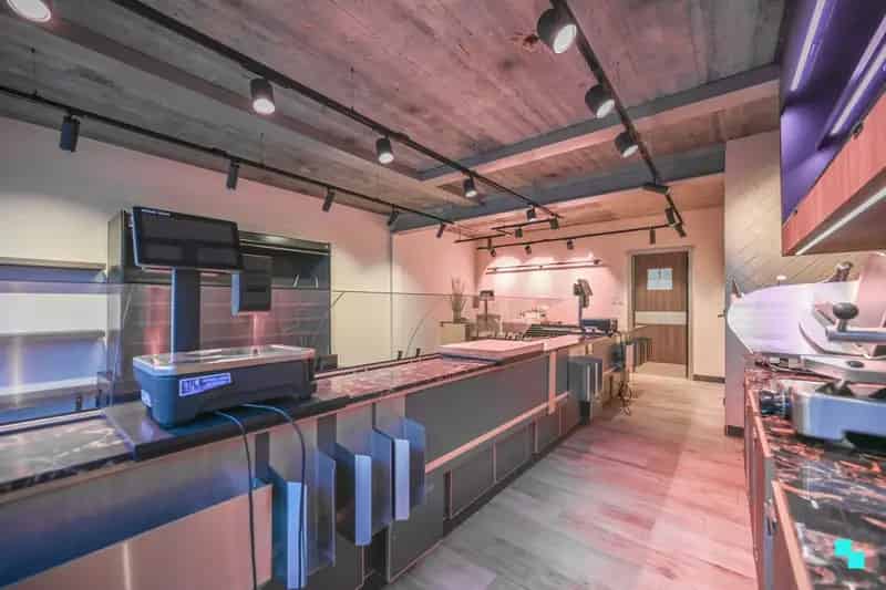 Handelseigendom met Appartement Goede Locatie
