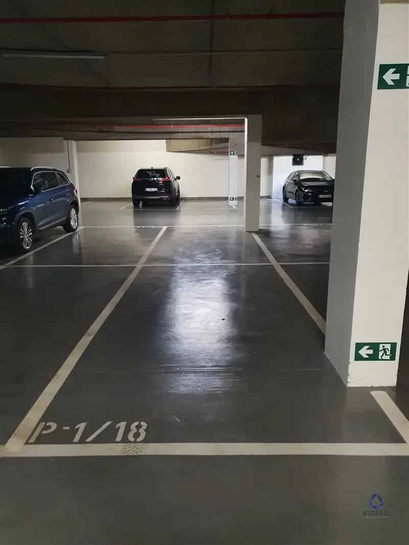Binnenstaanplaats te Huur Evere