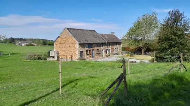 Boerderij Te Koop 200 jaar oud met Paardenstallen en Grote Loft
