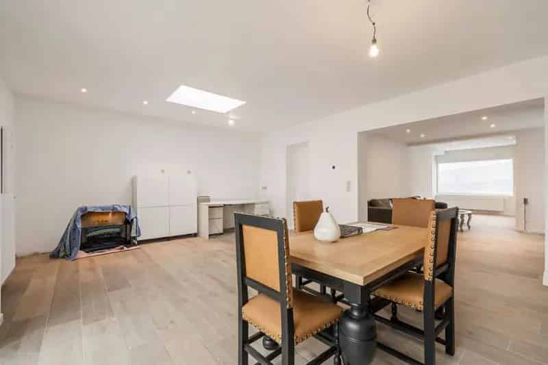 Charmante gerenoveerde woning met ruime garage & magazijn