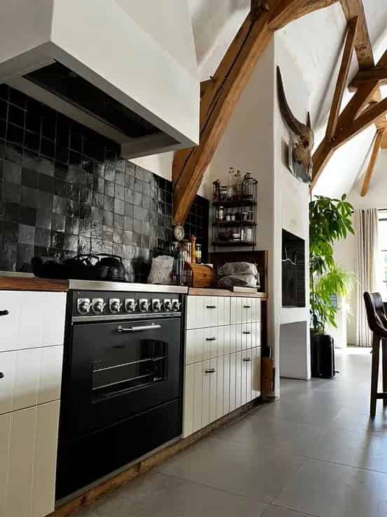 Huis Te Koop Hansbeke: Landelijke woning met loods en zwemvijver