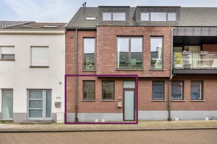 Te koop eenslaapkamerappartement met terras en garage in centraal gelegen gebouw