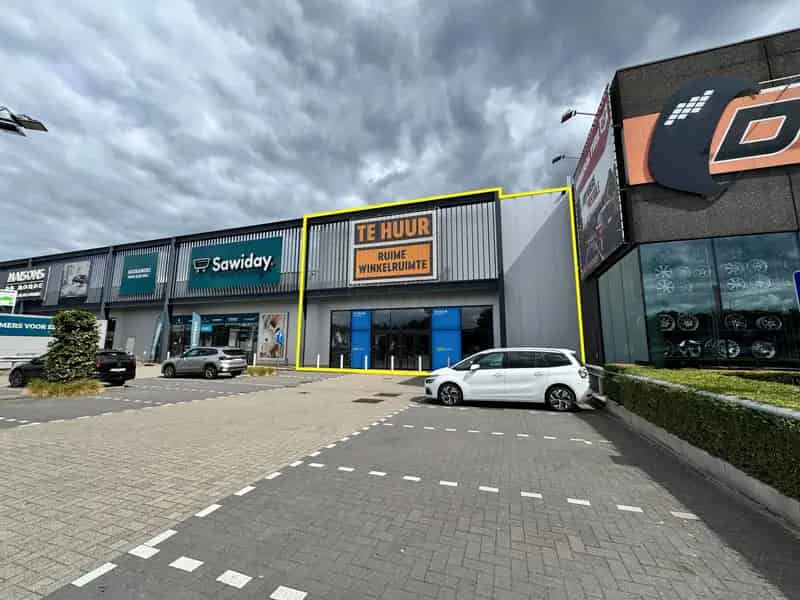 Baanwinkel op een AAA-locatie te huur te Schoten!