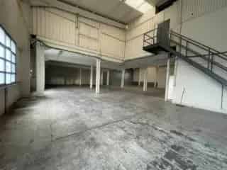 Kantoorruimte te huur Kontich  Magazijn 675m² Kantoor 132m²