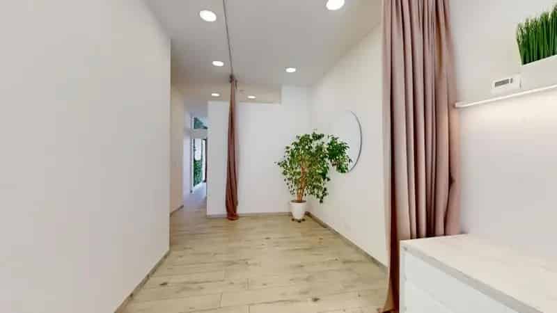 Handelspand Schaerbeek 250m² Winkel Residentieel Kelder Tuin
