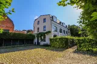 Duplex te Koop Doornik - Ruim Appartement met Tuin en 2 Parkeringen