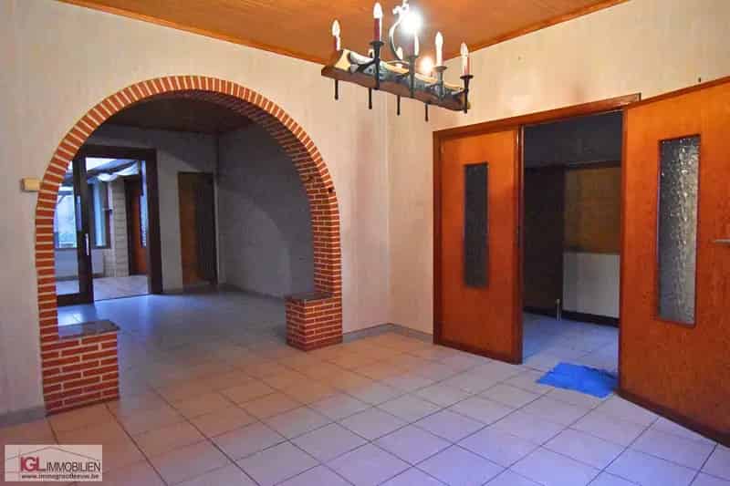 Woning met ruime loods te koop Halle