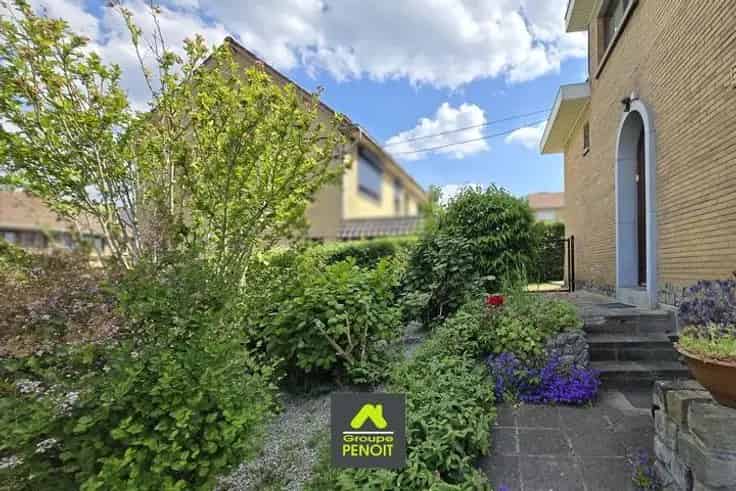 Huis Te Koop Gerenoveerd 102m2 2 slaapkamers Garage Tuin