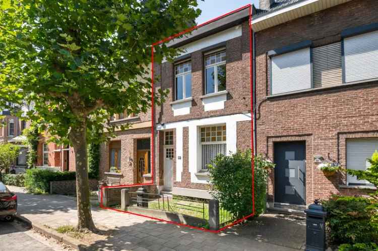 Te renoveren woning met 4 slaapkamers en leuke tuin op toplocatie!