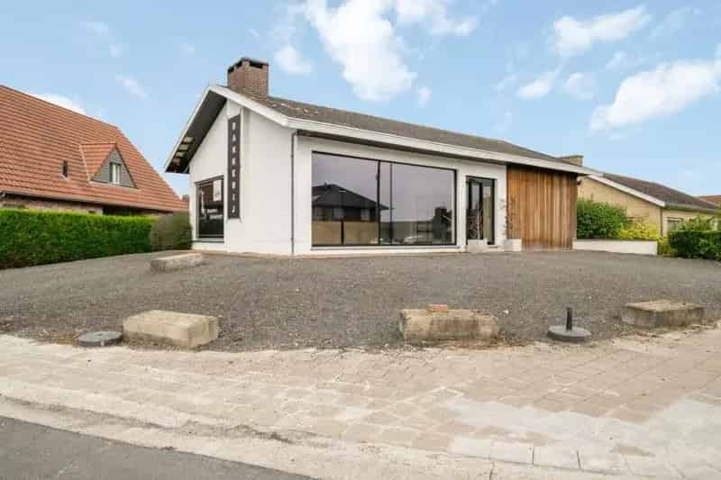 Ruime te renoveren bungalow met veel potentieel en inpandige garage