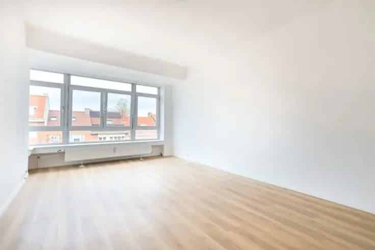 Appartement te Koop LAKEN Heyzel 74m² gerenoveerd 2 slaapkamers