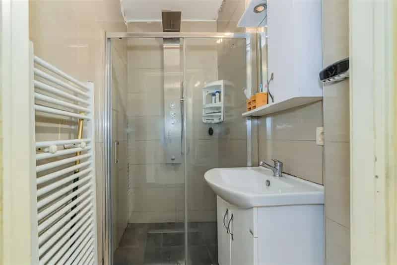 Opbrengsteigendom te Koop Merksem 2 garages 1 magazijn 6 appartementen