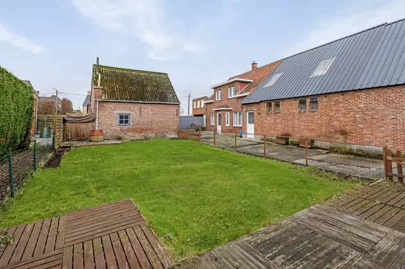 Te renoveren hoeve met stallingen Zemst