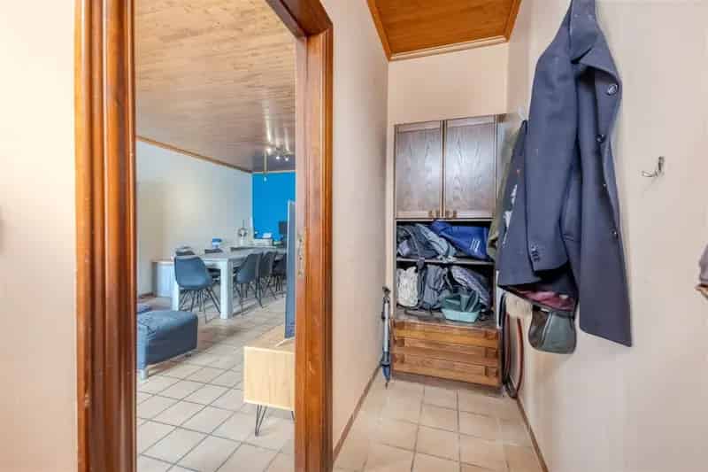 Ruime Rijwoning Met Garage Te Koop