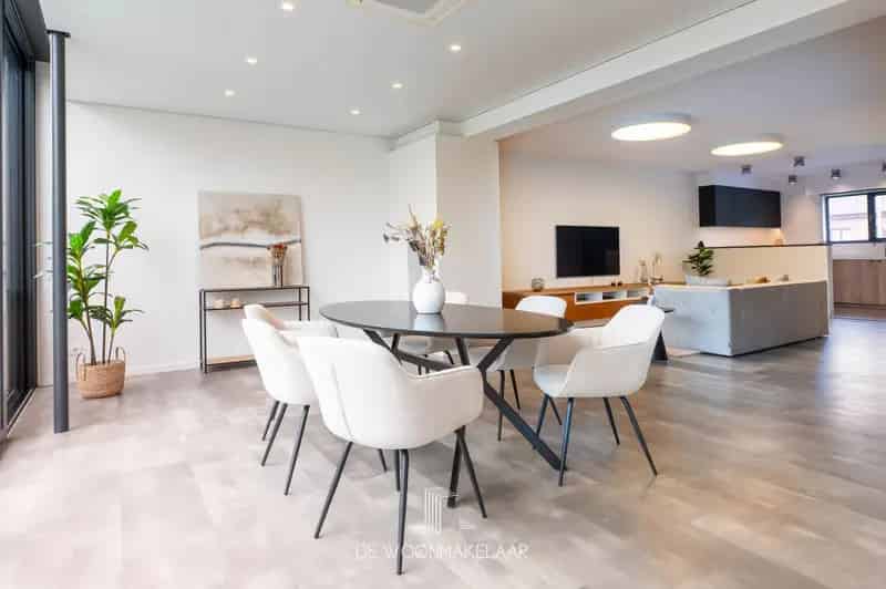 Luxeuze en ruime HOB met 4 slaapkamer en tuin met zwemspa