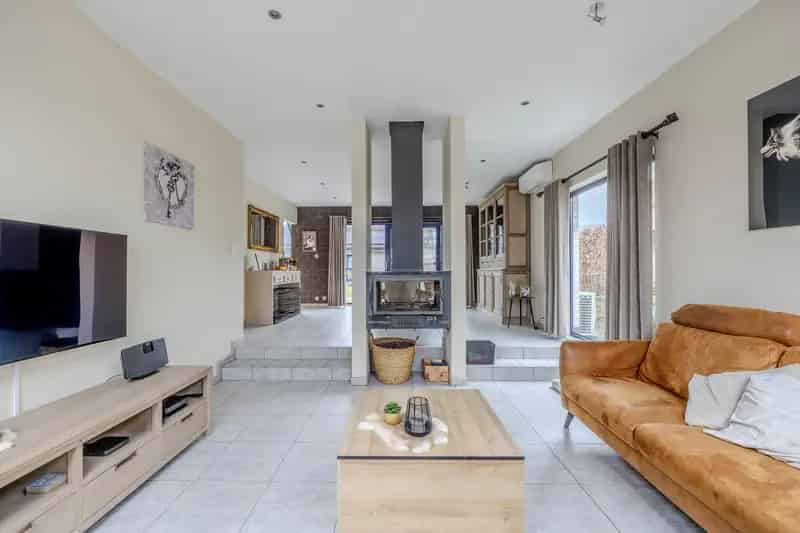 Huis te Koop Malle: Instapklare Woning met Bijgebouw