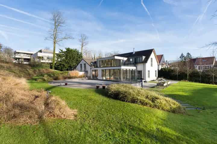 Luxe villa te koop 5 slaapkamers zwembad grote tuin