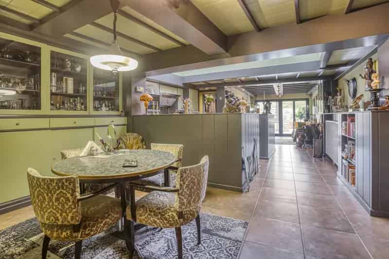 Huis te koop: Instapklare gezinswoning met zwembad