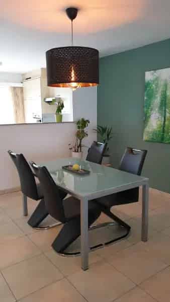 Ruim Appartement te Koop met Terras en Garage