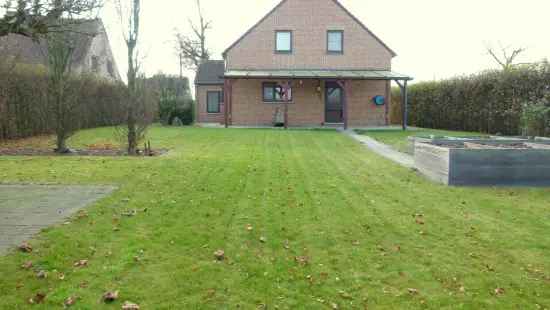 Ruime energiezuinige perfect onderhouden woning met 3 slpks.