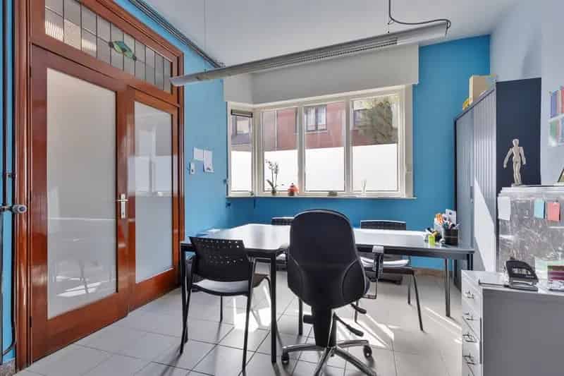 Op te frissen woning met veel mogelijkheden