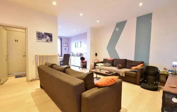 Appartement te Koop: Recent gerenoveerd, 2 slaapkamers, terras